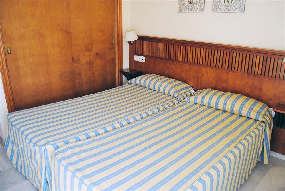 Apartamentos Turisticos Anoreta Ринкон-де-ла-Викториа Экстерьер фото