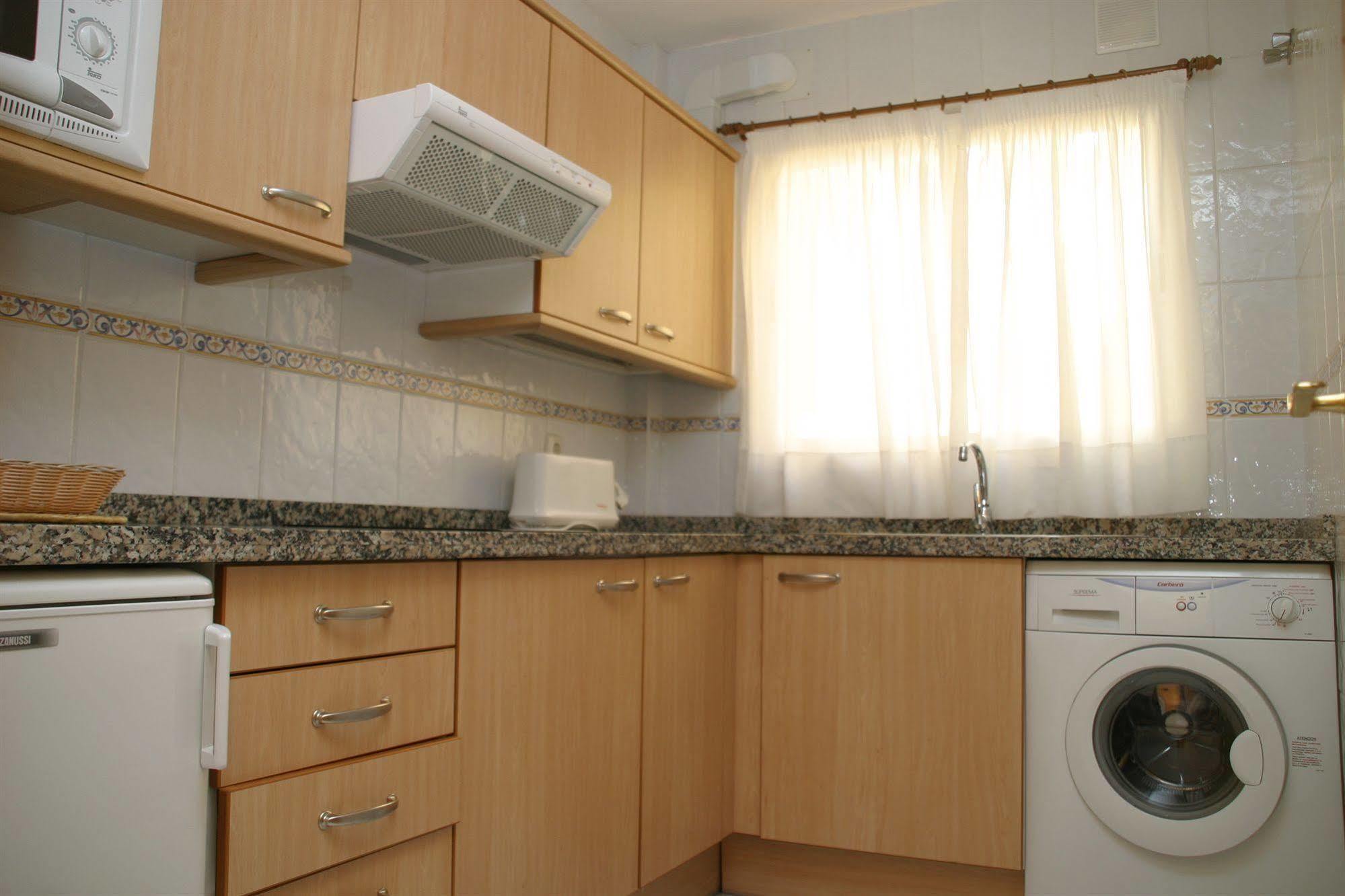 Apartamentos Turisticos Anoreta Ринкон-де-ла-Викториа Экстерьер фото