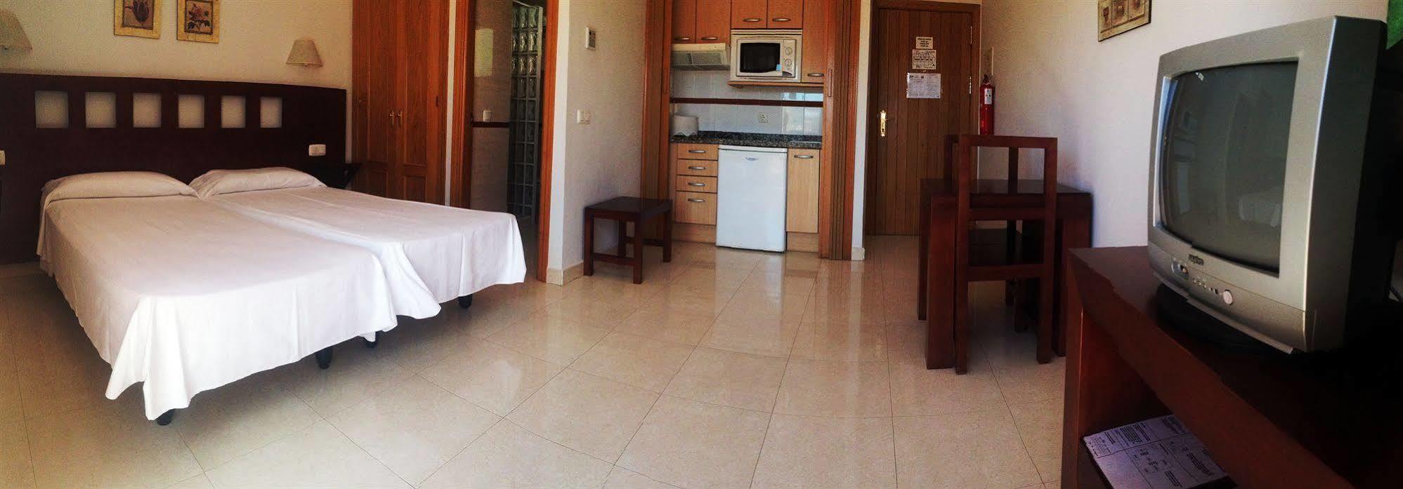 Apartamentos Turisticos Anoreta Ринкон-де-ла-Викториа Экстерьер фото